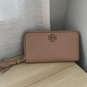 Tory Burch nude/tan large zipper wallet